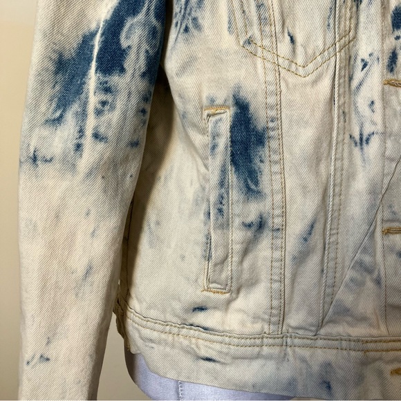 Free People Rumors Jones Tie Dye Blue & White Jean Denim Jacket size Small - Picture 6 of 10